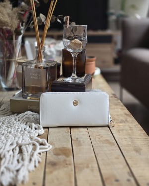 Beyaz Dokulu Slim Kartlık Detaylı Cüzdan