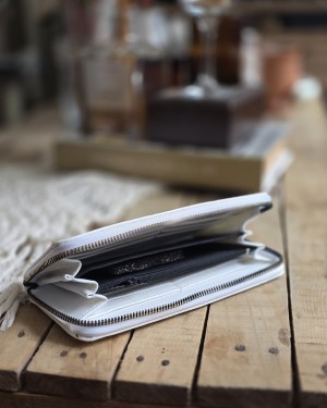 Beyaz Dokulu Slim Kartlık Detaylı Cüzdan