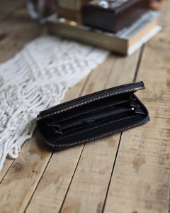 Siyah Dokulu Slim Kartlık Detaylı Cüzdan