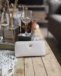 Krem Dokulu Slim Kartlık Detaylı Cüzdan