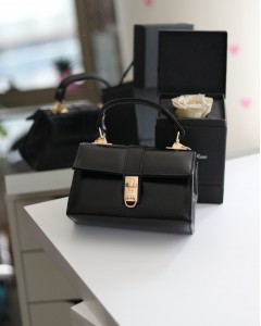 Siyah Parlak Toka Detaylı Zincirli El Omuz Çantası