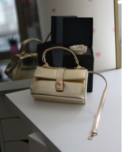 Gold Parlak Toka Detaylı Zincirli El Omuz Çantası