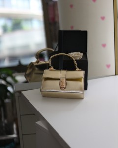 Gold Parlak Toka Detaylı Zincirli El Omuz Çantası