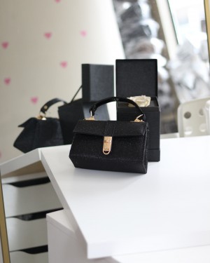 Siyah Simli Toka Detaylı Zincirli El Omuz Çantası