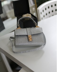 Silver Simli Toka Detaylı Zincirli El Omuz Çantası