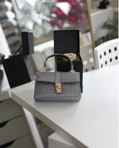 Platin Simli Toka Detaylı Zincirli El Omuz Çantası