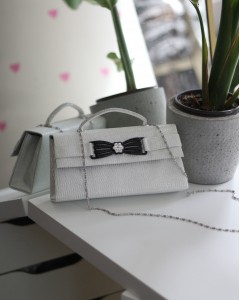 Beyaz Simli Çiçek Aksesuarlı Tutma Saplı Abiye El Çantası