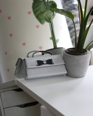 Silver Simli Çiçek Aksesuarlı Tutma Saplı Abiye El Çantası