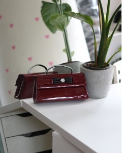 Bordo Rugan Çiçek Aksesuarlı Tutma Saplı Abiye El Çantası