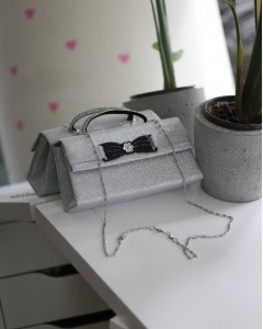 Silver Simli Çiçek Aksesuarlı Tutma Saplı Abiye El Çantası