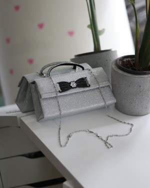 Silver Simli Çiçek Aksesuarlı Tutma Saplı Abiye El Çantası