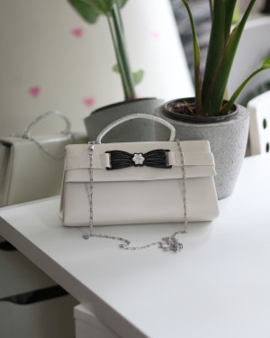 Krem Çiçek Aksesuarlı Tutma Saplı Abiye El Çantası