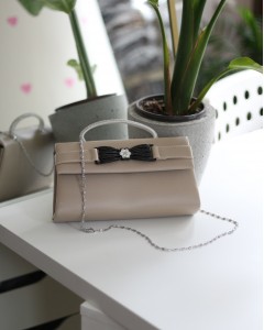 Vizon Çiçek Aksesuarlı Tutma Saplı Abiye El Çantası