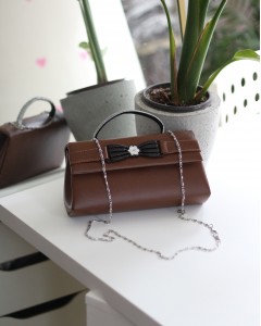 Kahve Çiçek Aksesuarlı Tutma Saplı Abiye El Çantası