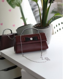 Bordo Çiçek Aksesuarlı Tutma Saplı Abiye El Çantası