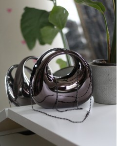 Kadın Platin Metalik Oval Tutmalı Mika Kalıp Abiye El Çantası