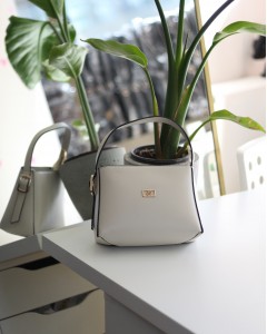 Krem Dokulu Tutma Saplı El Omuz Çantası