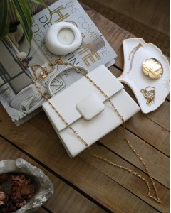 Beyaz Kare Tokalı Taş Tutma Saplı El Çantası