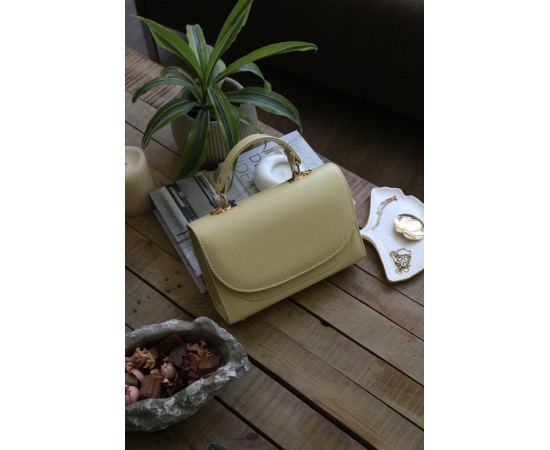  Kadın Sarı Oval Kapak Detaylı Askılı Omuz Çantası