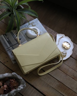 Kadın Sarı Zarf Tutma Saplı Omuz Çantası