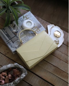 Kadın Sarı Zarf Tutma Saplı Omuz Çantası