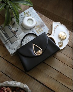 Siyah Taş Tutma Saplı Damla Tokalı Abiye El Çantası