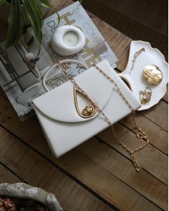 Beyaz Taş Tutma Saplı Damla Tokalı Abiye El Çantası