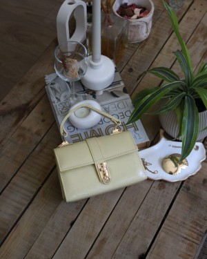 Kadın Limon Sarısı Toka Detaylı Zincirli El Omuz Çantası