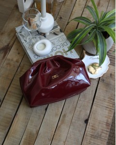 Kadın Bordo Rugan Aksesuarlı Bohça Form Omuz Çantası