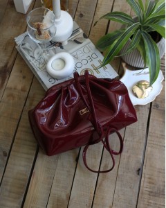 Kadın Bordo Rugan Aksesuarlı Bohça Form Omuz Çantası