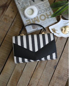 Kadın Siyah Keten Çizgi Dokulu Zarf Tutma Saplı Omuz Çantası