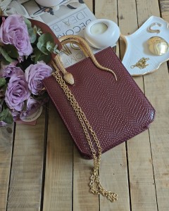 Kadın Bordo Yılan Aksesuar Detaylı Parlak Doku Abiye El Çantası