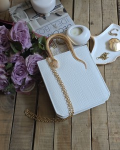 Kadın Beyaz Yılan Aksesuar Detaylı Parlak Doku Abiye El Çantası