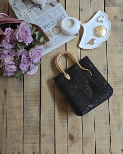 Kadın Siyah Yılan Aksesuar Detaylı Parlak Doku Abiye El Çantası