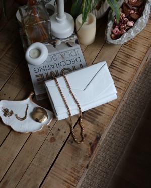 Kadın Beyaz Rugan Zarf Kutu Omuz Çantası