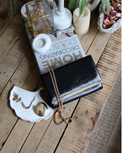 Kadın Siyah Rugan Şerit Detaylı Zincirli Omuz Çantası