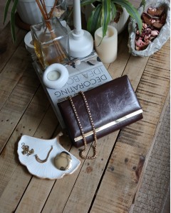 Kadın Acı Kahve Rugan Şerit Detaylı Zincirli Omuz Çantası