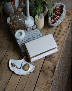 Kadın Krem Rugan Şerit Detaylı Zincirli Omuz Çantası