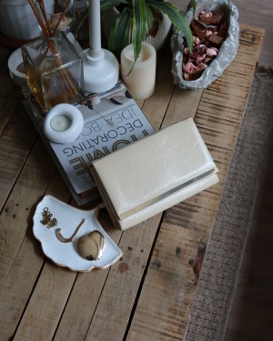 Kadın Butter Yellow Rugan Şerit Detaylı Zincirli Omuz Çantası