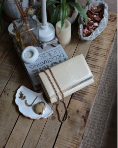 Kadın Butter Yellow Rugan Şerit Detaylı Zincirli Omuz Çantası