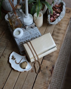 Kadın Butter Yellow Rugan Şerit Detaylı Zincirli Omuz Çantası