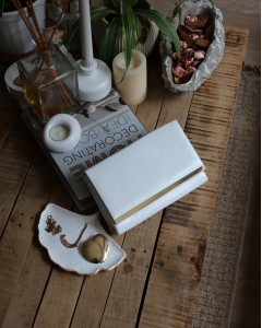 Kadın Beyaz Rugan Şerit Detaylı Zincirli Omuz Çantası