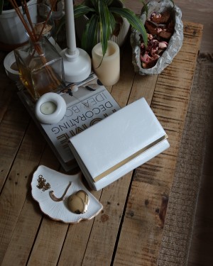 Kadın Beyaz Rugan Şerit Detaylı Zincirli Omuz Çantası