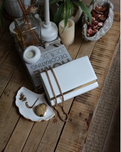 Kadın Beyaz Rugan Şerit Detaylı Zincirli Omuz Çantası