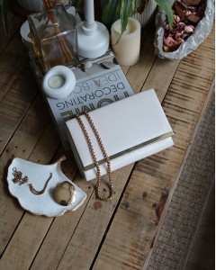 Kadın Krem Rugan Şerit Detaylı Zincirli Omuz Çantası