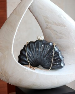  Siyah Akrilik İstiridye Zincirli Omuz Çantası