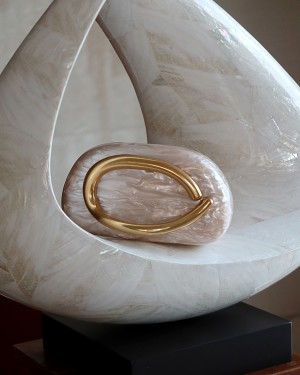 Bej Akrilik Tutma Aksesuarlı Zincirli Omuz Çantası