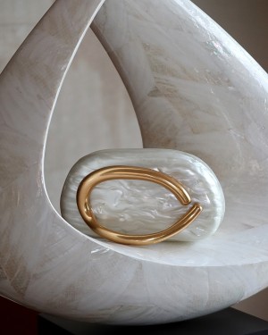 Kemik Akrilik Tutma Aksesuarlı Zincirli Omuz Çantası