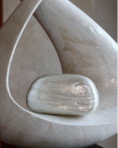 Kemik Akrilik Zincirli Omuz Çantası