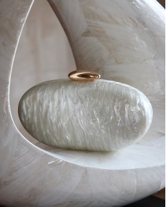 Kemik Akrilik Zincirli Omuz Çantası